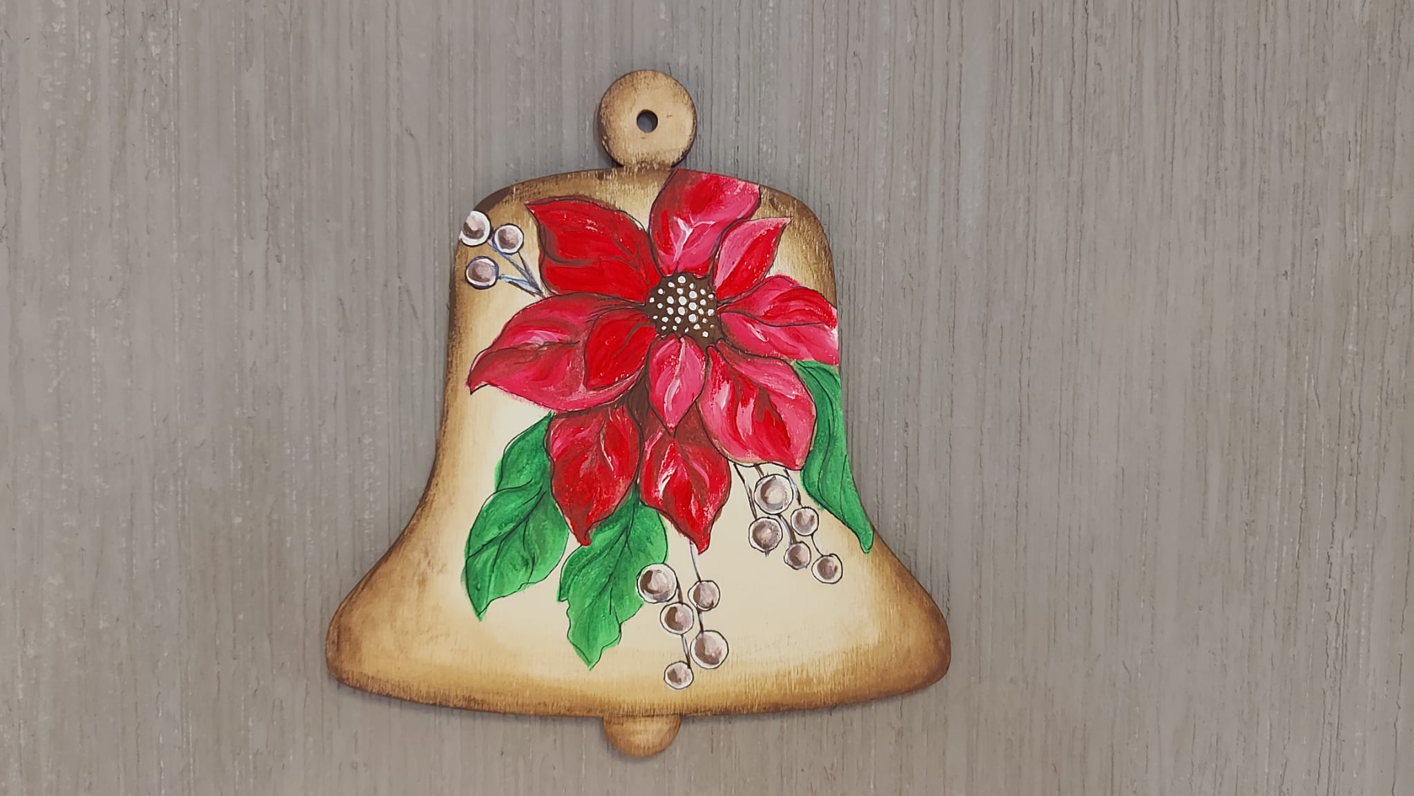DECORA LA TUA CAMPANA NATALIZIA: ARTE DELLO STENCIL E RIFINITURA A MANO