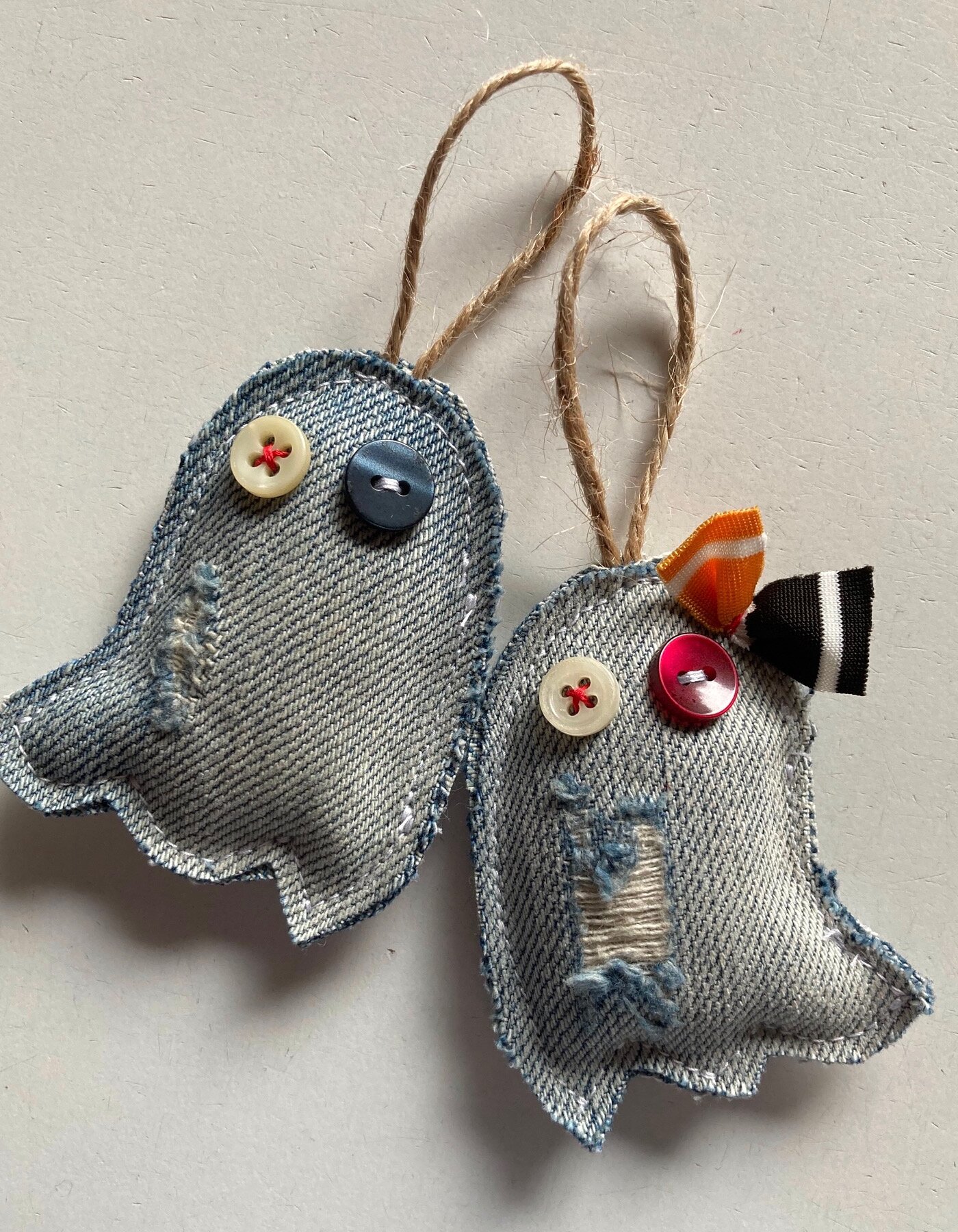 Hanging little ghosts