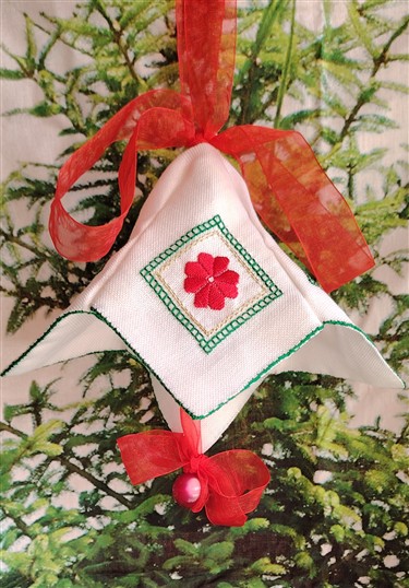 Decoriamo l'albero! (ricamo a fili contati)