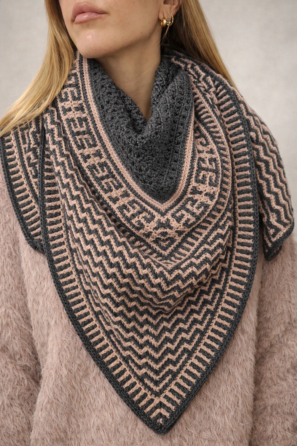 World of shawls and crochet mosaic scarves