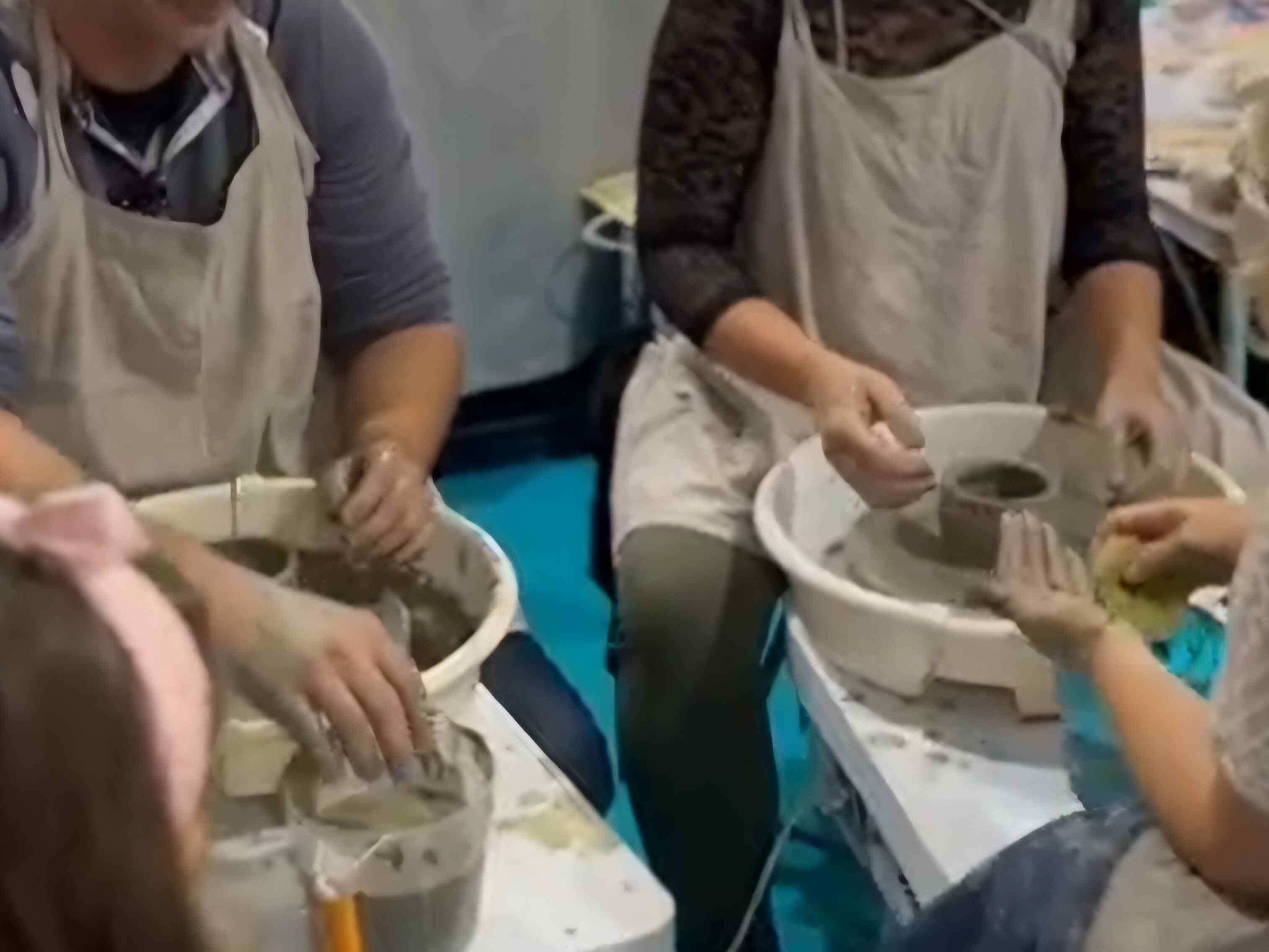 decoration with ceramic colors of little animals