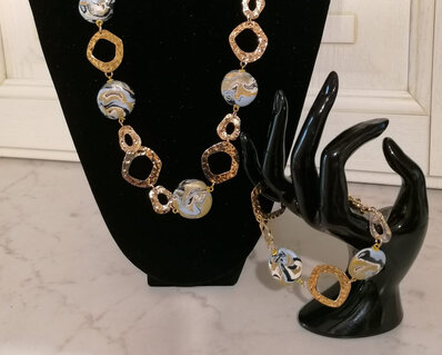 Bracciale e collana ad effetto marmo