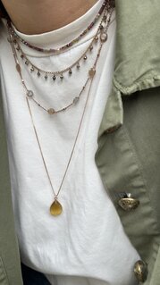 amaryllis necklace