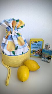 Cestino cucito con il top in tessuto
