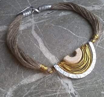 "Cavea" necklace