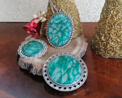 Pins and pendant seawater