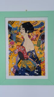opera a quilling Klimt donna con ventaglio
