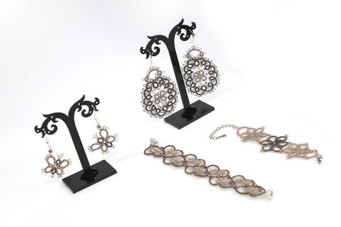 Matching jewelry set