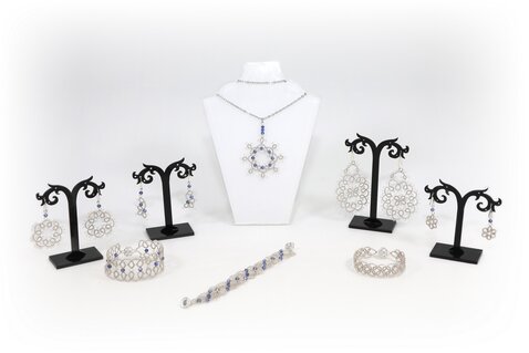 Matching jewelry set