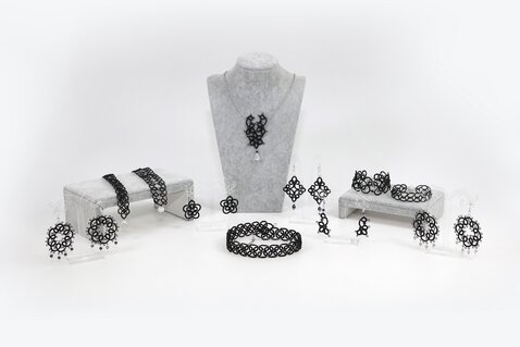 Matching jewelry set