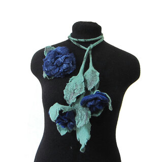 Collana infeltrita lana merino rosa blu spilla feltro Collana fatto a mano regali unici