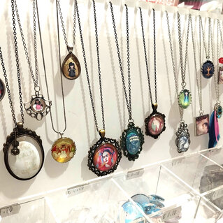 Cabochons: glass + bases